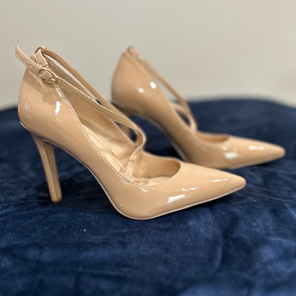 Jessica Simpson beige heels